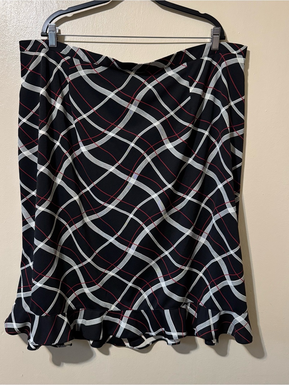 Vintage plus size black and red grid swirl patterned midi skirt